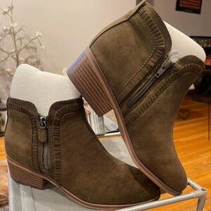 Brand New MIA Boots size 9W - Olive Green